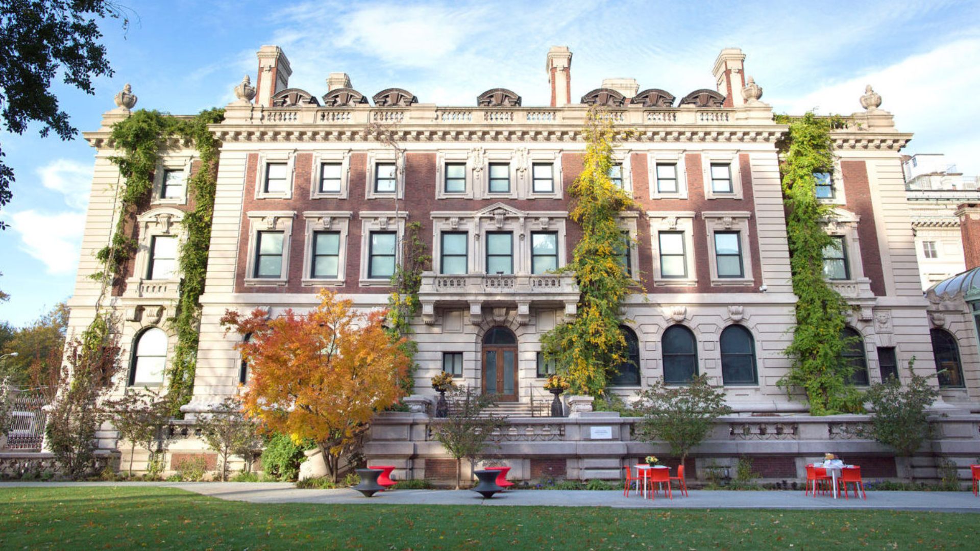 A large building covered in lush green ivy, showcasing a blend of architecture and nature.