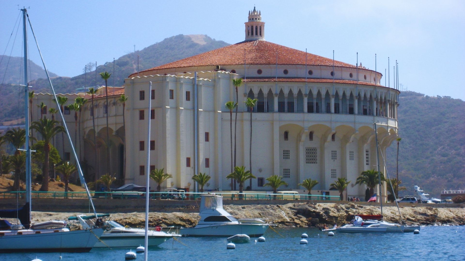  A large building featuring a prominent roof, showcasing its architectural design and structure.