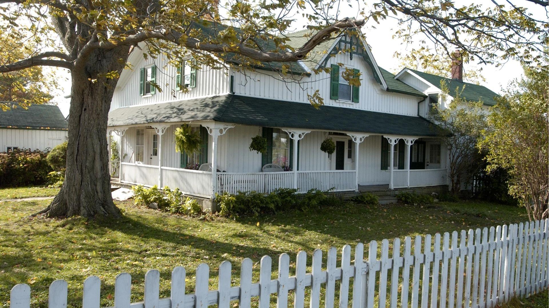 Green Gables farmhouse replica in Ontario with white picket fence, used for Anne of Green Gables.