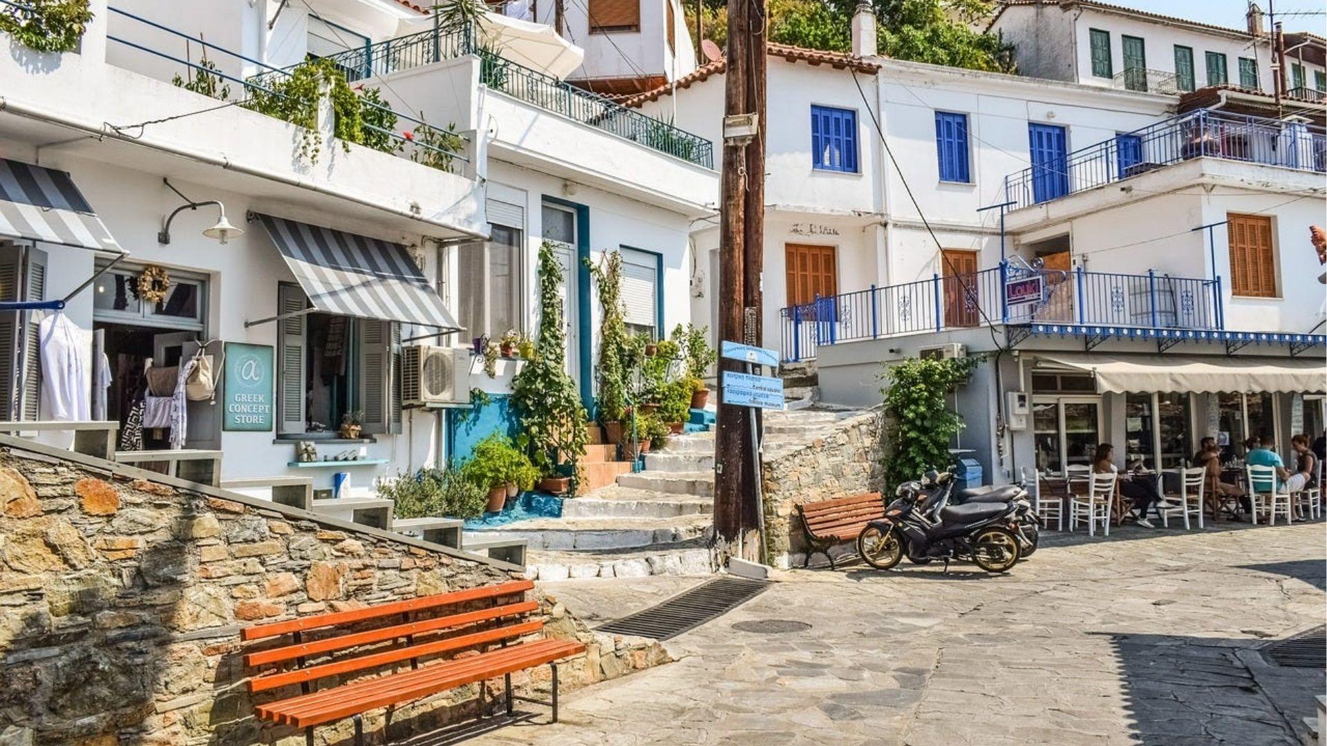 Streets and Coastal Areas Seen in the Movie