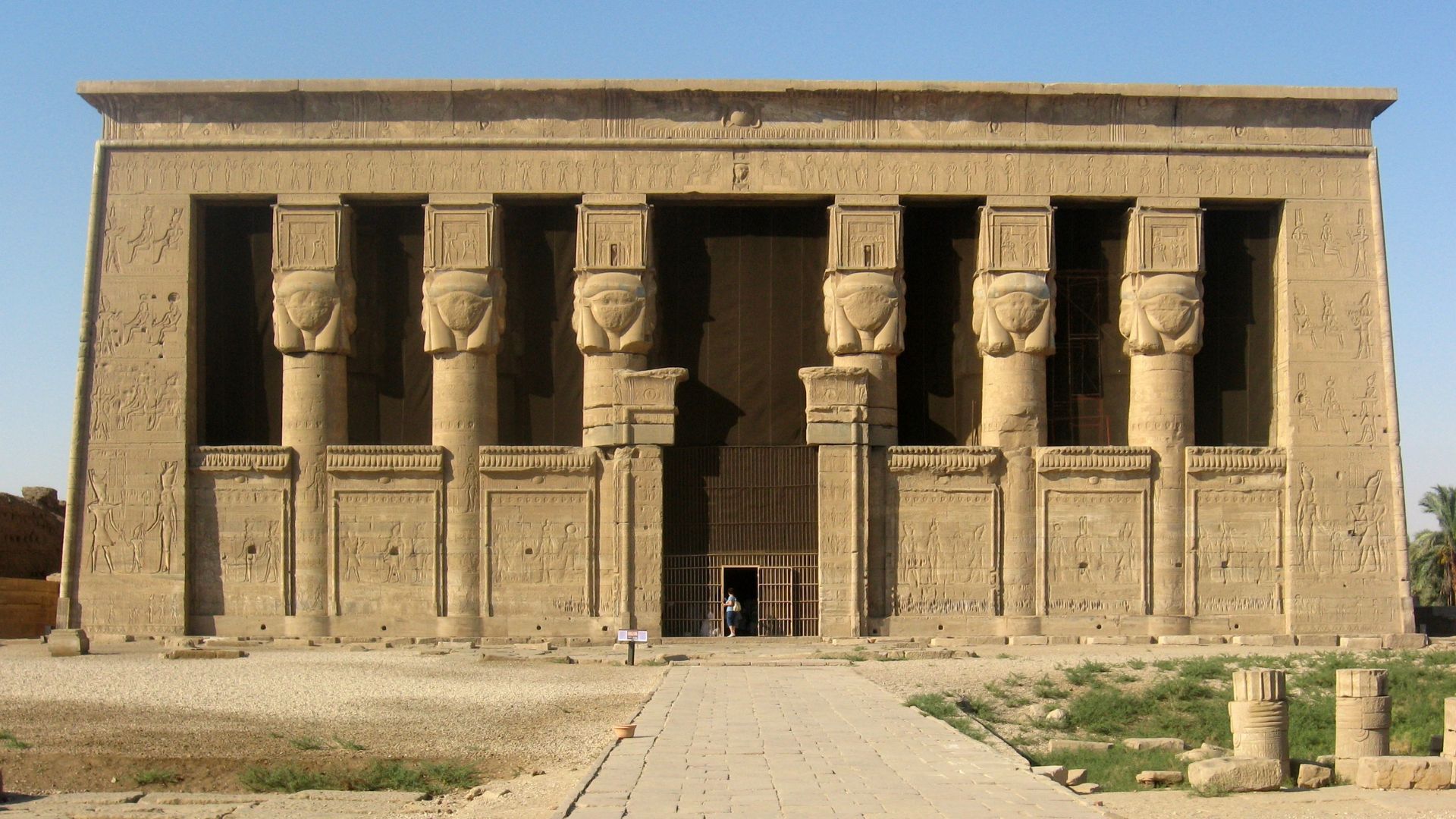  IMAGE OF DENDERA TEMPLE COMPLEX
