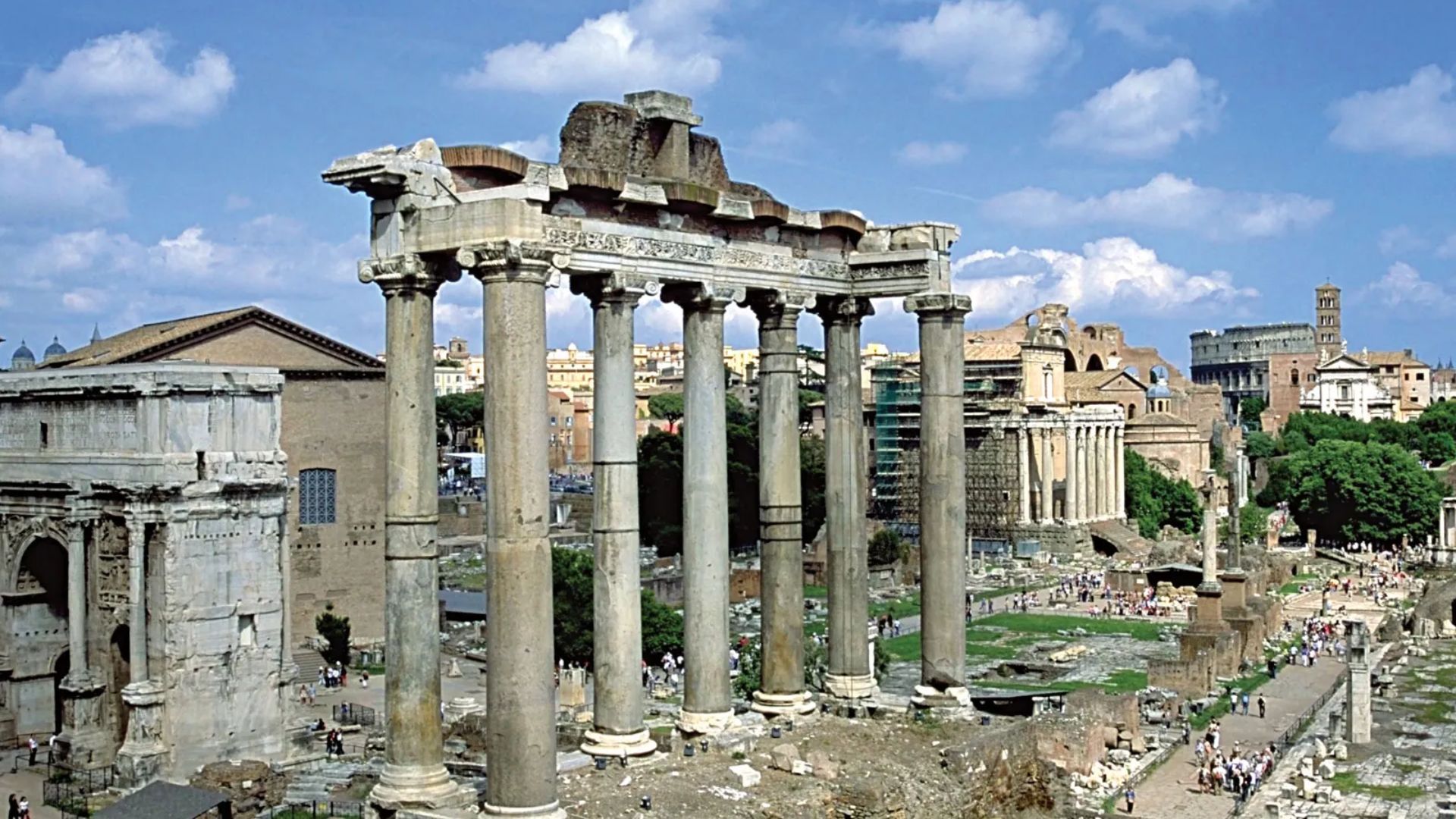  A PHOTO OF ROMAN FORUM
