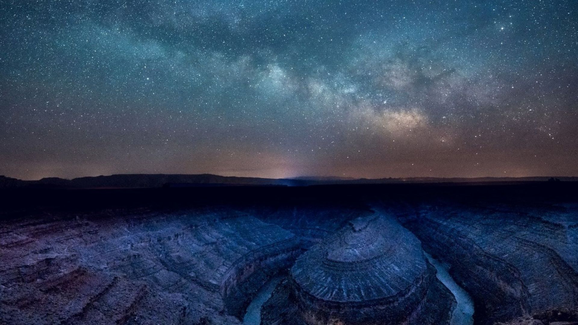 A PHOTO OF A BEAUTIFUL STARRY NIGHT
