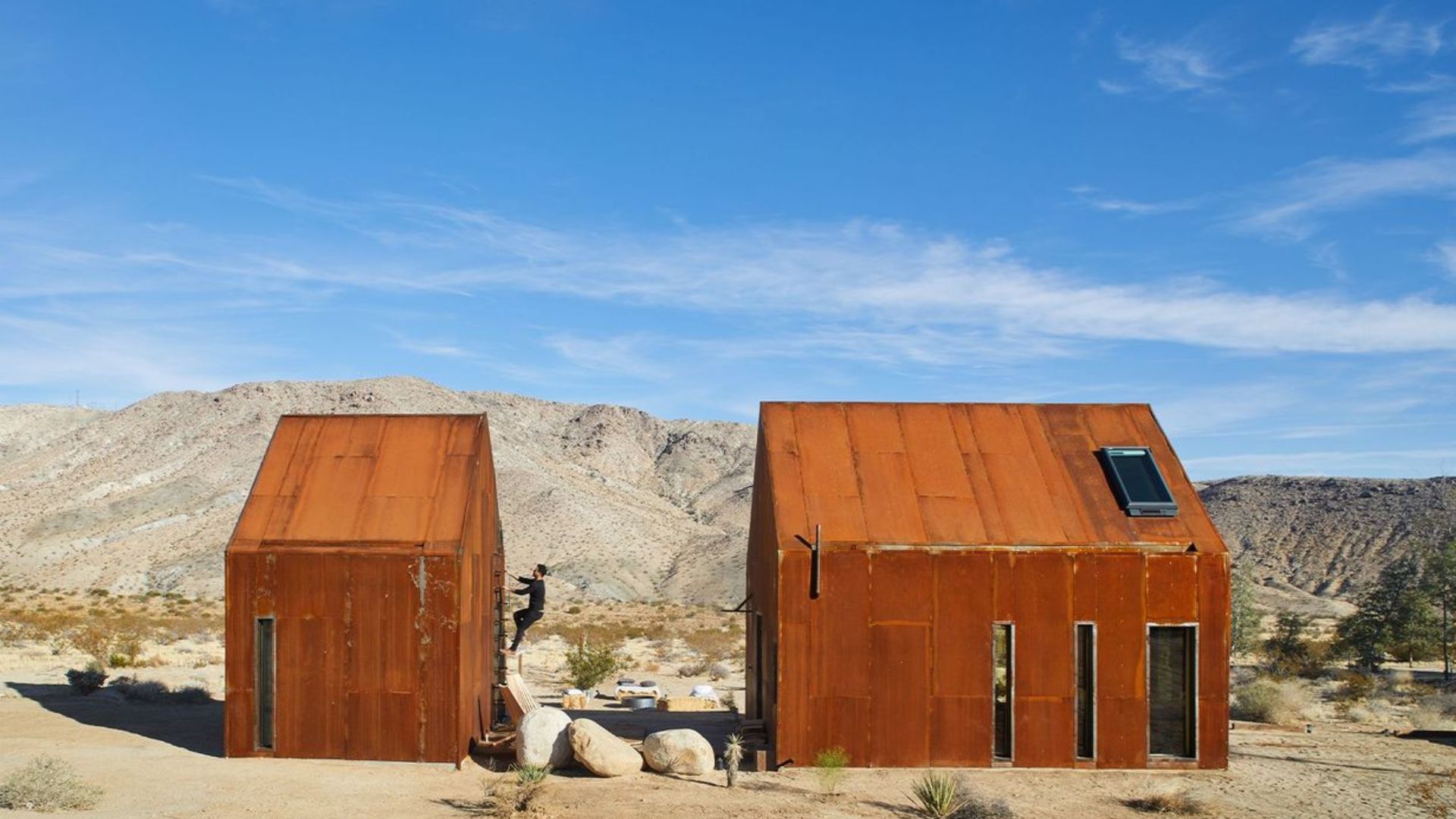 A PHOTO OD DESERT ECO-CABIN