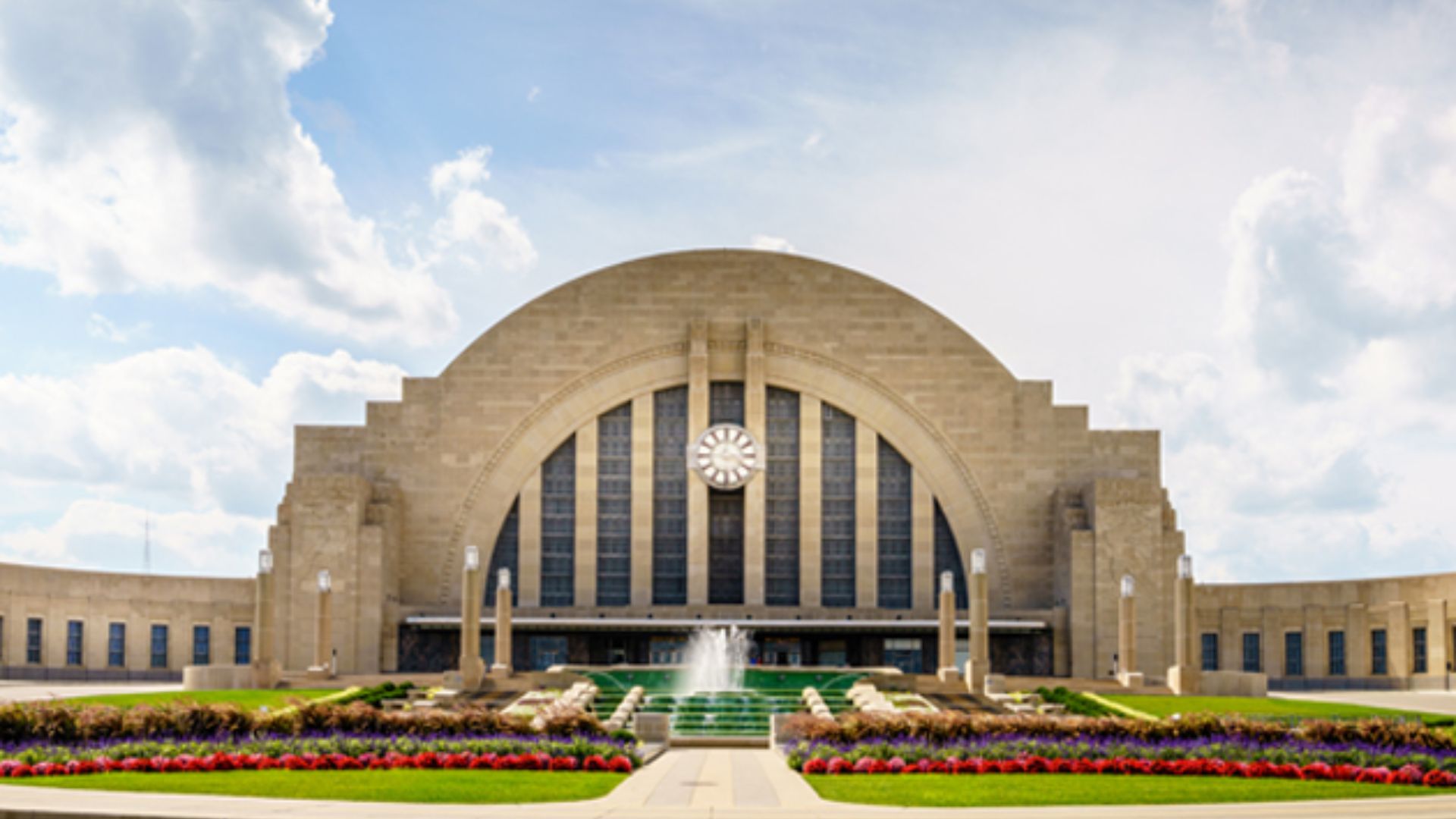 Cincinnati Museum Center exterior by day showing Art Deco rotunda and fountain