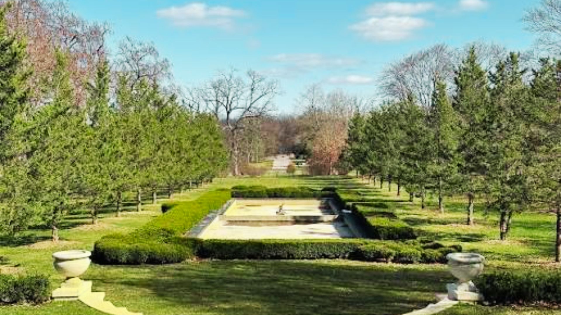 one of the filming locations of Richie Rich.
