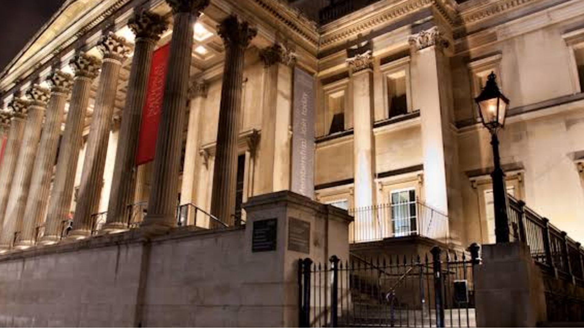 National Gallery in London at night, meeting scene in Skyfall