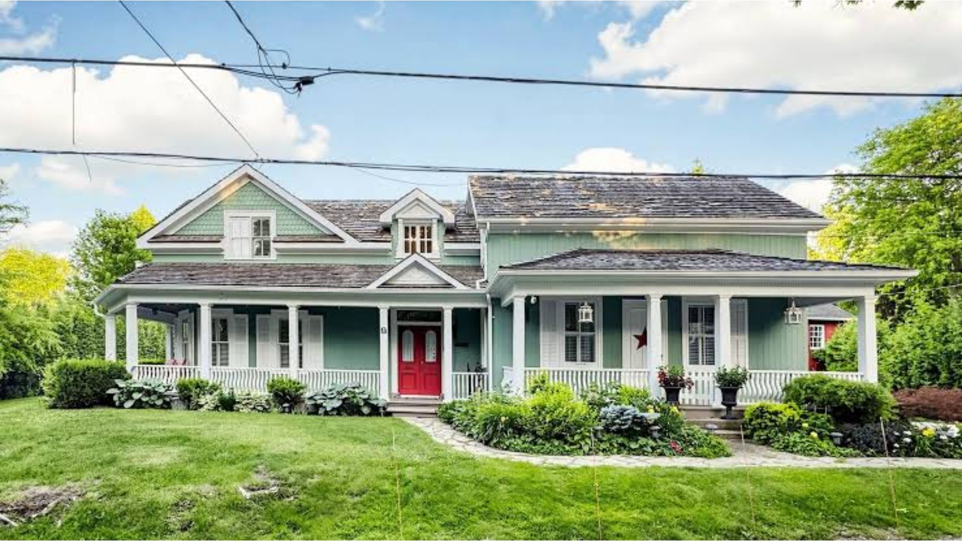 The exterior of Lorelai and Rory’s house at Midwest Street.