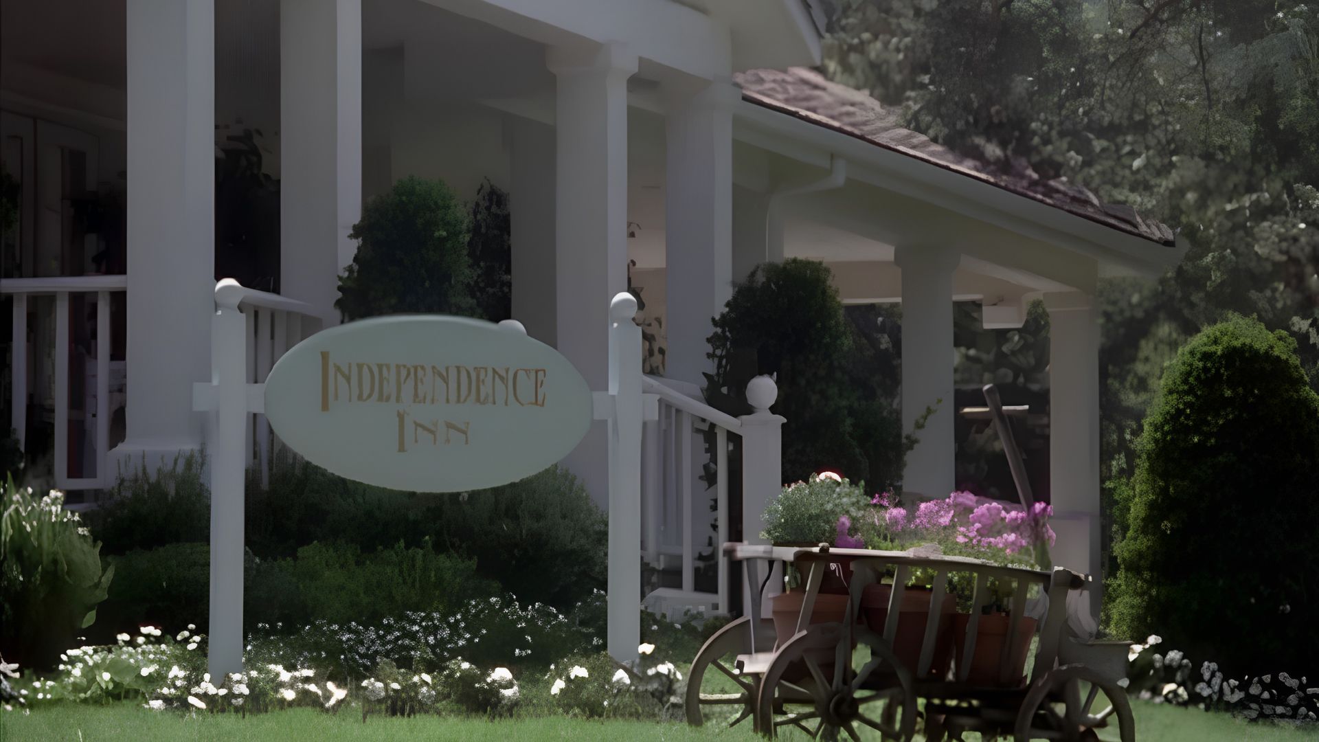 The ‘Independence Inn’ in the frame.